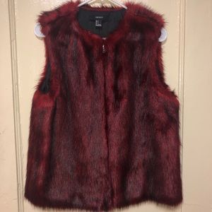 Faux fur vest with zipper!